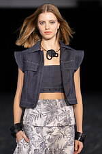 タエ アシダ 2025年春夏コレクション - 溶け合う人間と自然｜写真57