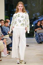 ユキ トリヰ 2025年春夏コレクション - 新たな自分と出会う｜写真19