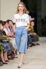 ユキ トリヰ 2025年春夏コレクション - 新たな自分と出会う｜写真50