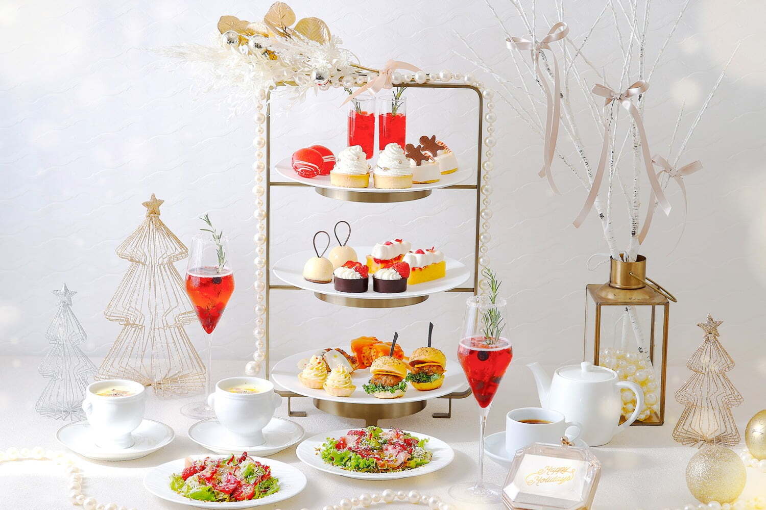 GREEN｜ザ ストリングス 表参道「パール＆ルビー」イメージのアフタヌーンティー、パール煌めくツリー型タルト