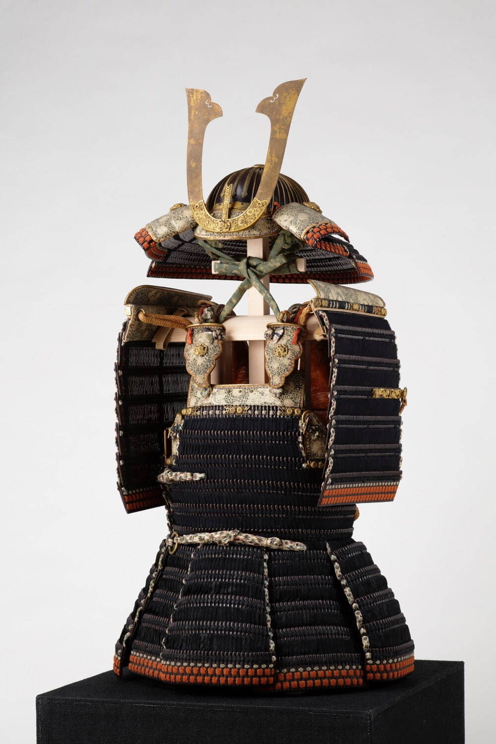 国宝 《黒韋威胴丸》 春日大社蔵 ［後期展示］