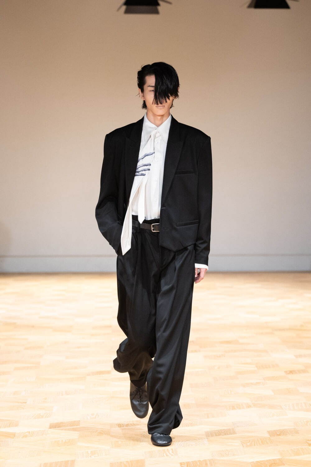 オリミ(ORIMI) 2025年春夏メンズコレクション - ファッションプレス オリミ(ORIMI) 2025年春夏メンズコレクション - ファッションプレス