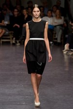 プリーツ使いとシックなカラーがポイント！　zucca(ズッカ)の2011年春夏コレクション｜写真10