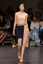 プリーツ使いとシックなカラーがポイント！　zucca(ズッカ)の2011年春夏コレクション｜写真19