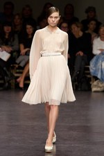 プリーツ使いとシックなカラーがポイント！　zucca(ズッカ)の2011年春夏コレクション｜写真23