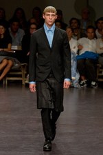 プリーツ使いとシックなカラーがポイント！　zucca(ズッカ)の2011年春夏コレクション｜写真25