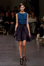 プリーツ使いとシックなカラーがポイント！　zucca(ズッカ)の2011年春夏コレクション｜写真33