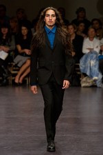 プリーツ使いとシックなカラーがポイント！　zucca(ズッカ)の2011年春夏コレクション｜写真37