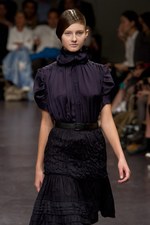 プリーツ使いとシックなカラーがポイント！　zucca(ズッカ)の2011年春夏コレクション｜写真46