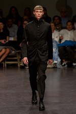 プリーツ使いとシックなカラーがポイント！　zucca(ズッカ)の2011年春夏コレクション｜写真47