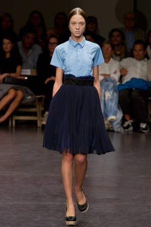 プリーツ使いとシックなカラーがポイント！　zucca(ズッカ)の2011年春夏コレクション｜写真24