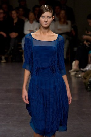 プリーツ使いとシックなカラーがポイント！　zucca(ズッカ)の2011年春夏コレクション｜写真27