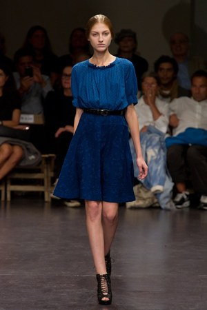 プリーツ使いとシックなカラーがポイント！　zucca(ズッカ)の2011年春夏コレクション｜写真30