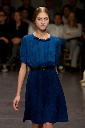 プリーツ使いとシックなカラーがポイント！　zucca(ズッカ)の2011年春夏コレクション｜写真31
