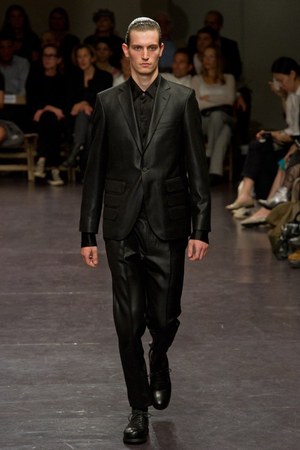 プリーツ使いとシックなカラーがポイント！　zucca(ズッカ)の2011年春夏コレクション｜写真41