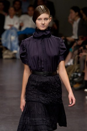 プリーツ使いとシックなカラーがポイント！　zucca(ズッカ)の2011年春夏コレクション｜写真46