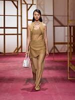 エルメス2025年春夏ウィメンズコレクション - ワークウェアに溶け込む官能性｜写真3