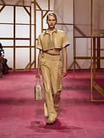 エルメス2025年春夏ウィメンズコレクション - ワークウェアに溶け込む官能性｜写真5