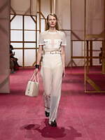 エルメス2025年春夏ウィメンズコレクション - ワークウェアに溶け込む官能性｜写真12