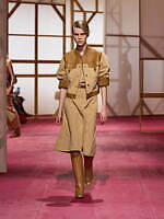 エルメス2025年春夏ウィメンズコレクション - ワークウェアに溶け込む官能性｜写真19