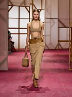 エルメス2025年春夏ウィメンズコレクション - ワークウェアに溶け込む官能性｜写真20