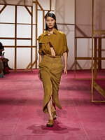 エルメス2025年春夏ウィメンズコレクション - ワークウェアに溶け込む官能性｜写真26