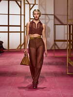 エルメス2025年春夏ウィメンズコレクション - ワークウェアに溶け込む官能性｜写真27