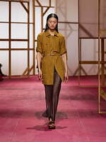 エルメス2025年春夏ウィメンズコレクション - ワークウェアに溶け込む官能性｜写真28