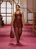 エルメス2025年春夏ウィメンズコレクション - ワークウェアに溶け込む官能性｜写真30