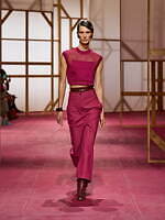 エルメス2025年春夏ウィメンズコレクション - ワークウェアに溶け込む官能性｜写真34