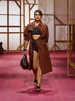 エルメス2025年春夏ウィメンズコレクション - ワークウェアに溶け込む官能性｜写真38