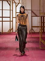 エルメス2025年春夏ウィメンズコレクション - ワークウェアに溶け込む官能性｜写真47