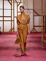 エルメス2025年春夏ウィメンズコレクション - ワークウェアに溶け込む官能性｜写真48