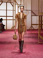 エルメス2025年春夏ウィメンズコレクション - ワークウェアに溶け込む官能性｜写真58