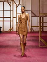 エルメス2025年春夏ウィメンズコレクション - ワークウェアに溶け込む官能性｜写真60