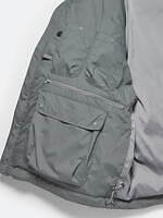 ダイワ ピア39“ミリタリー着想”ダウンジャケット、セーラーカラーに変化する立ち襟フード｜写真32