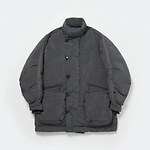 ダイワ ピア39“ミリタリー着想”ダウンジャケット、セーラーカラーに変化する立ち襟フード｜写真19