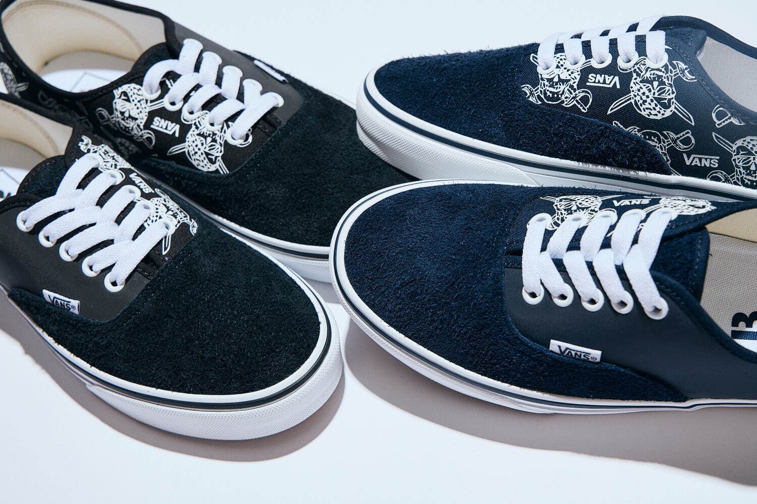 VANS×BUMP OF CHICKENコラボスニーカー、バンド名ロゴ入り