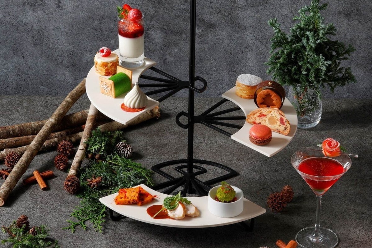 ホテル雅叙園東京24年「クリスマスアフタヌーンティー」オーナメント風チョコリングのムースなど