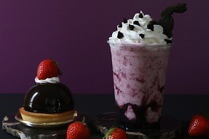 いちごスイーツ専門店「いちびこ」ハロウィン限定ブルーベリースムージー＆苺チョコタルト