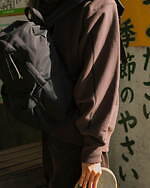 キャプテン サンシャインのカバーコード限定フーディー＆イージーパンツ、褪せた色調のブラックで｜写真17