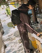 キャプテン サンシャインのカバーコード限定フーディー＆イージーパンツ、褪せた色調のブラックで｜写真12