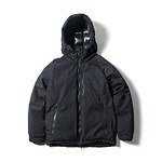 ナンガ×フォックスファイヤーのダウンジャケット、刺繍ロゴ＆防風透湿性ゴアテックス素材｜写真2