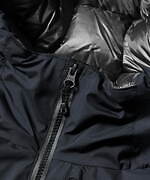 ナンガ×フォックスファイヤーのダウンジャケット、刺繍ロゴ＆防風透湿性ゴアテックス素材｜写真8