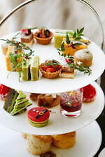 東京エディション虎ノ門のクリスマスアフタヌーンティー、“サンタ帽”苺ムース＆ツリー型抹茶オペラ｜写真6