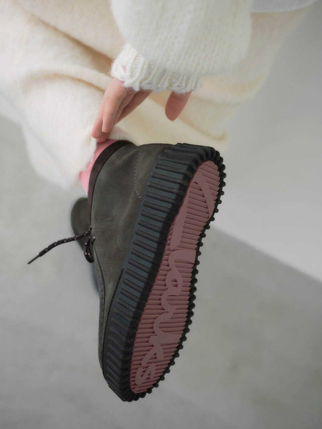 emmi×Clarks】新品未使用 グレー×ピンク 24センチ emmi×Clarks】新品未使用 グレー×ピンク 24センチ