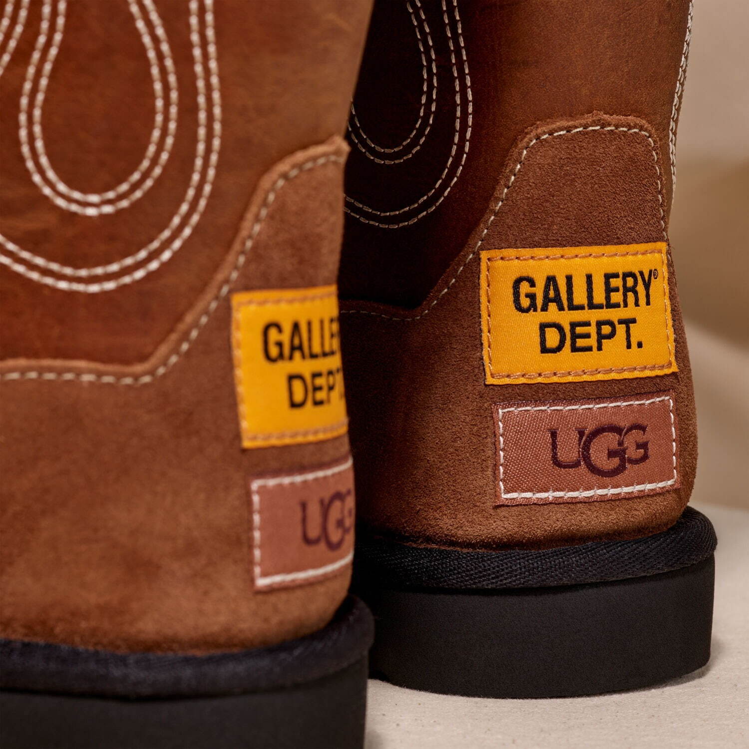 UGG ヴィンテージデニムやキャンバスバッグ使用のブーツ、米