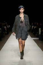 ジョルジオ アルマーニ 2025年春夏ウィメンズコレクション - 時代を巡る幻想的な旅路｜写真32