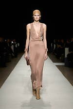 ジョルジオ アルマーニ 2025年春夏ウィメンズコレクション - 時代を巡る幻想的な旅路｜写真44