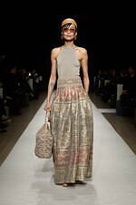 ジョルジオ アルマーニ 2025年春夏ウィメンズコレクション - 時代を巡る幻想的な旅路｜写真55